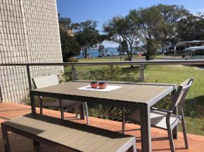 2 'Villa Ellisa', 8-10 Columbia Cl - Beautiful water views & directly across to Little Beach